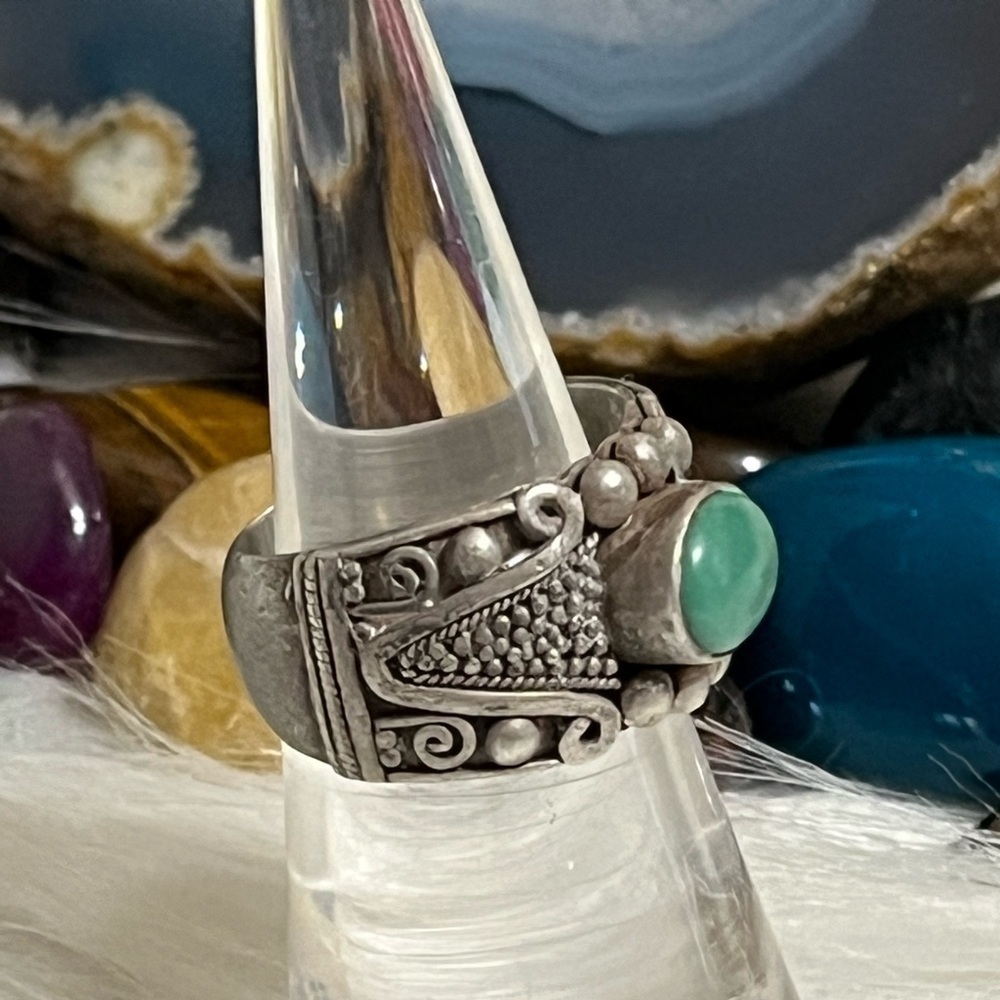 Silver 925 Ring with Green Stone - Picture 2 of 12